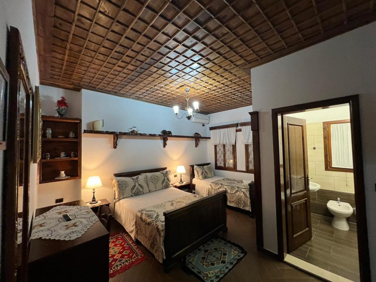 Hotel Kaceli Berat Esterno foto