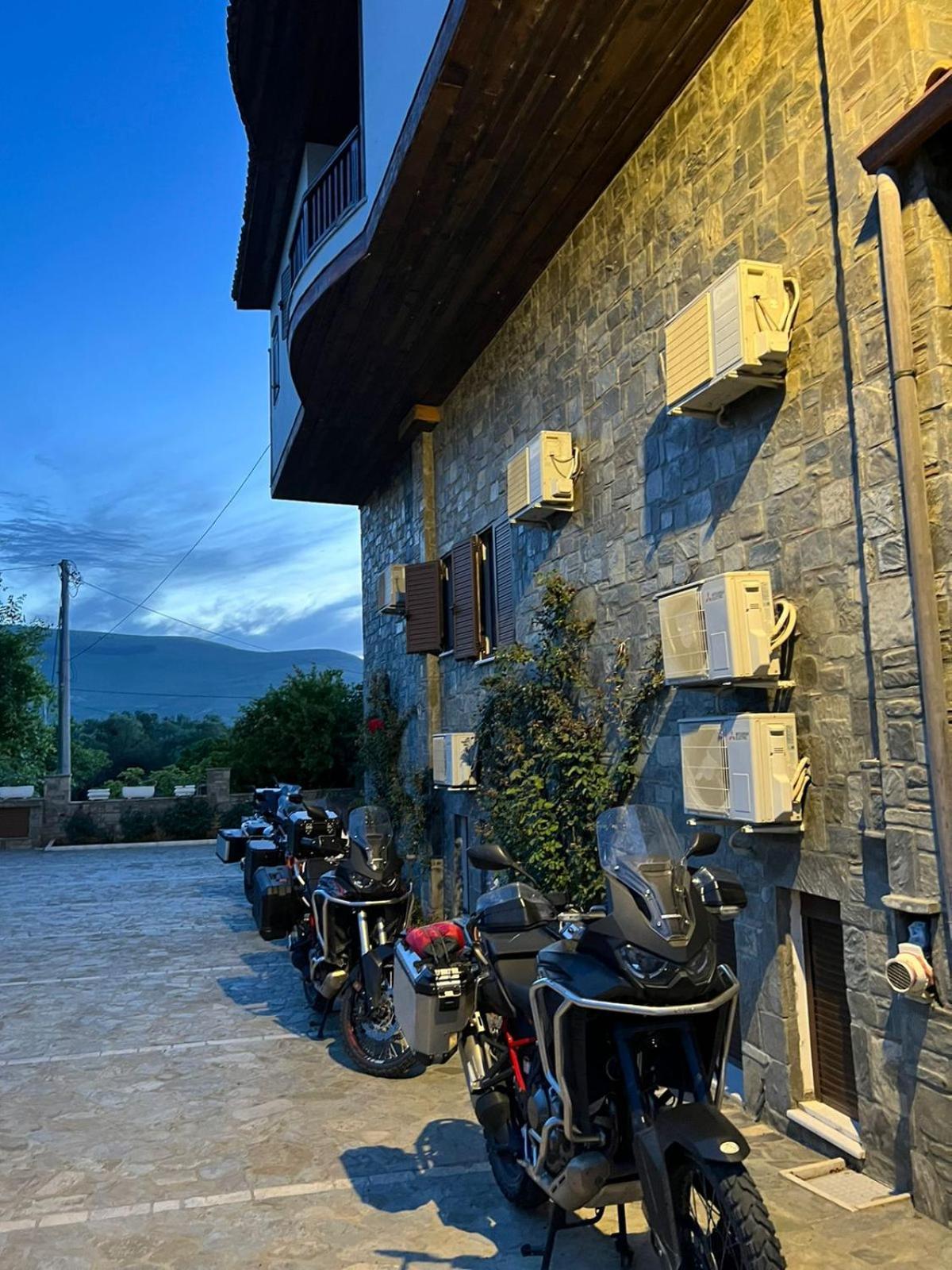 Hotel Kaceli Berat Esterno foto