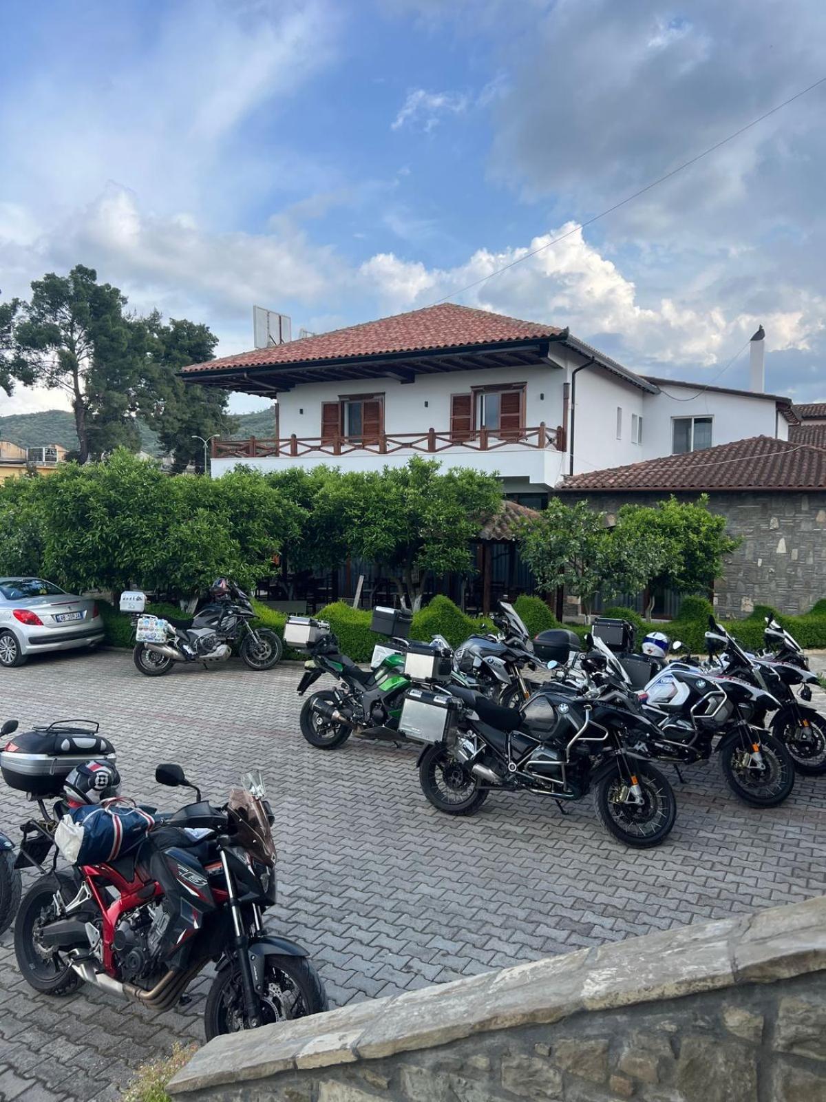Hotel Kaceli Berat Esterno foto